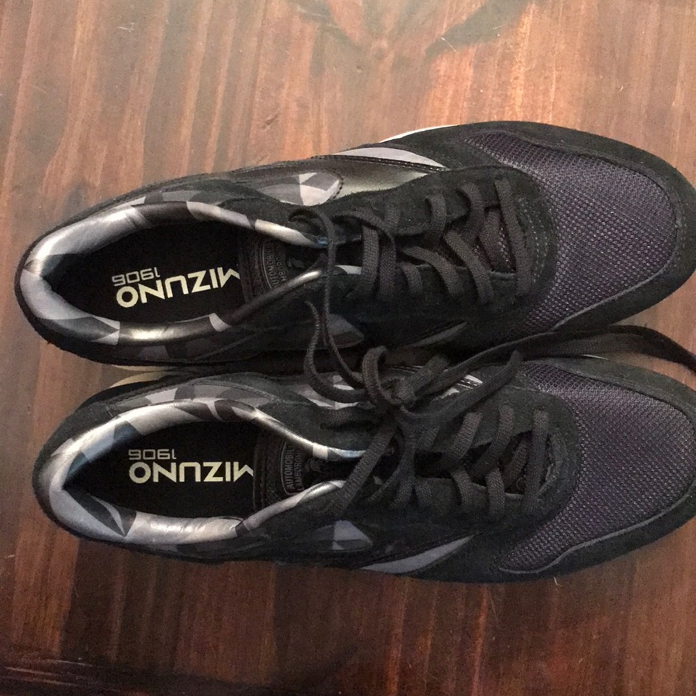 Mixing Tennis Shoes